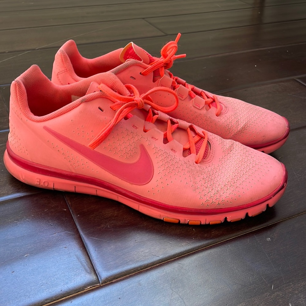 Nike Women’s Highlighter Neon Pink Free 3.0 size 9